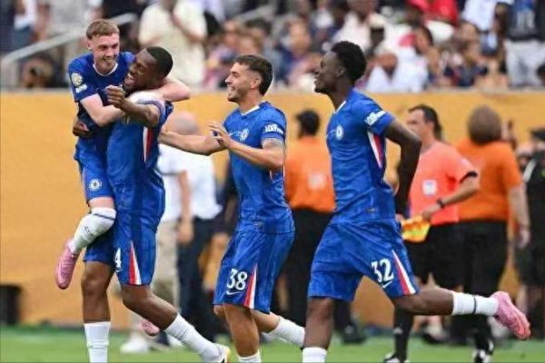 Chelsea đã quét Paris trong 