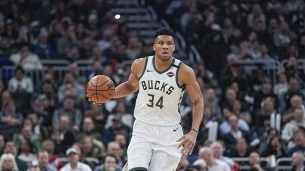 Antetokounmpo 30 tuổi ghi đư